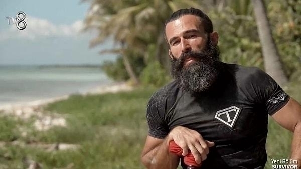 Survivor Turabi'den Padişah Kostümlü Pozlar!