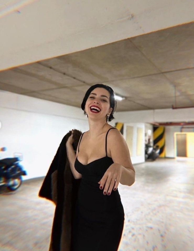 Merve Boluğur, Uzun Bir Süre Sonra Yeni Pozlar Verdi!