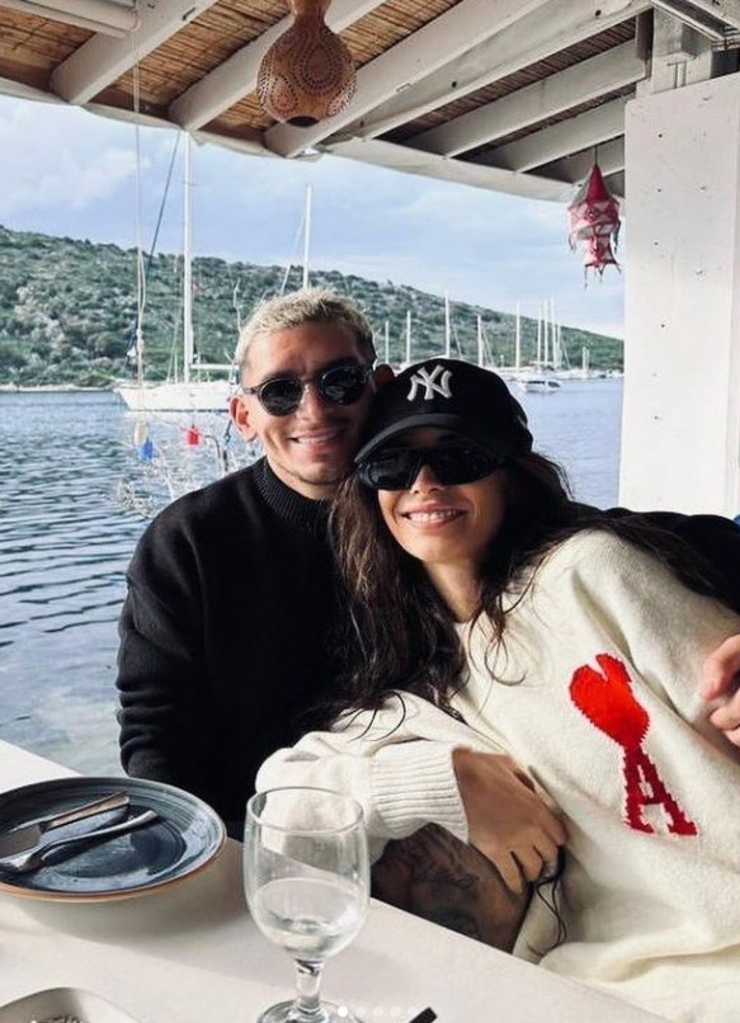 Galatasaraylı Lucas Torreira Ve Devrim Özkan Aşkını Sosyal Medyaya Taşıdı!