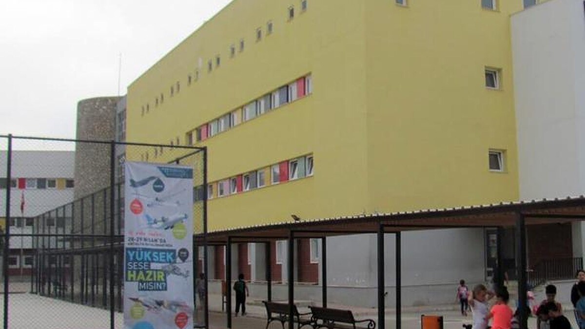 Antalya'da Yaramaz Öğrencileri Karanlık Odaya Kilitleyen Eğitmen Görevden Alındı!