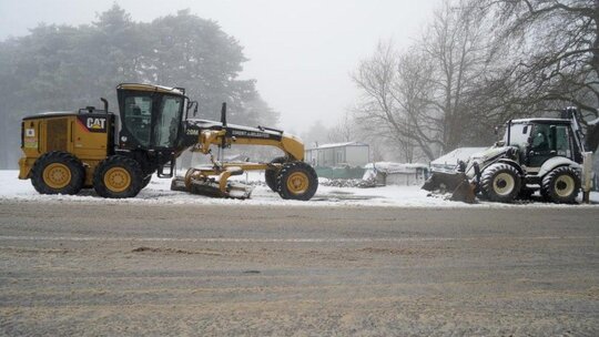 Kaz Dağları'nda etkili olan kar yağışı ve tipi nedeniyle ulaşım aksıyor. Karayolları...