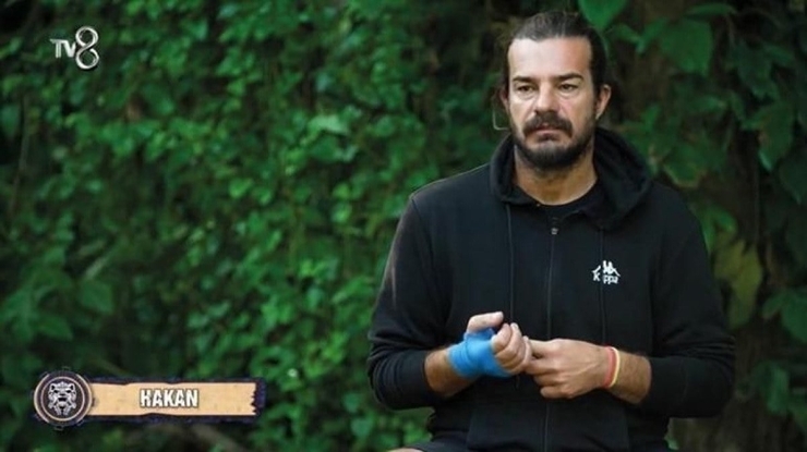 Survivor Kim Elendi? Hakan Hatipoğlu'nu Akrep Soktu...