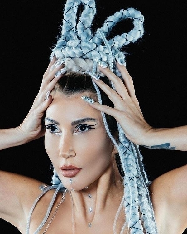 Hande Yener, Antalya Konseri Kulisinden Pozlarını Paylaştı!