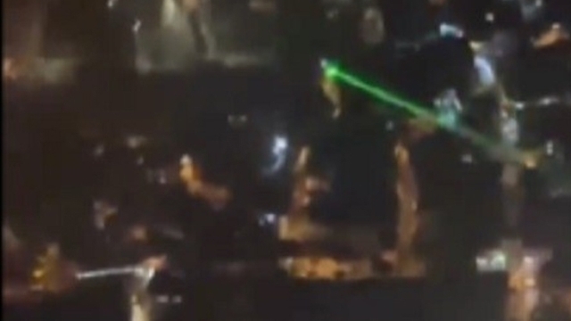 Uçağa Lazer Tutuldu! Yolcu O Anları Kameraya Aldı...