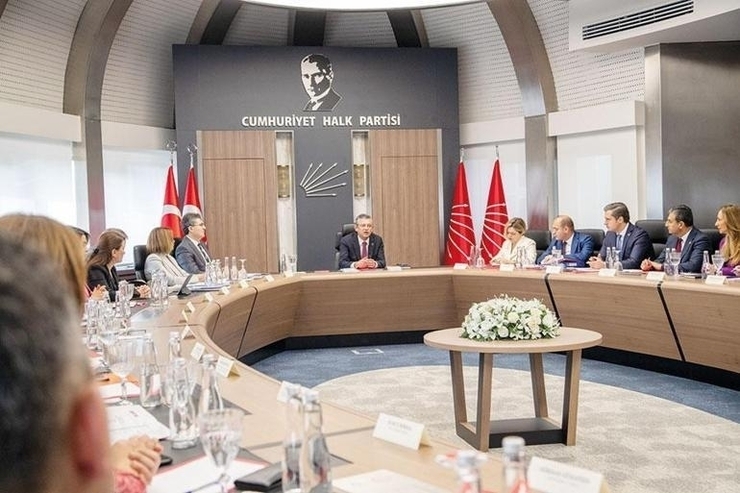 Behzat Ç. Olarak Bilinen Erdal Beşikçioğlu, Chp'nin Etimesgut Adayı Oldu!