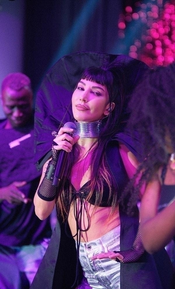 Hande Yener, Antalya Konseri Kulisinden Pozlarını Paylaştı!