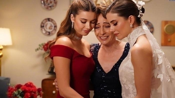 Yalı Çapkını Dizisine Hande Erçel Nevra Karakteriyle Dahil Oldu