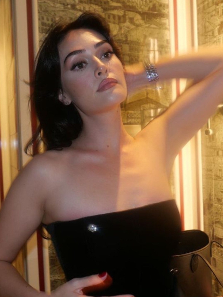 Esra Bilgiç, Türkan Şoray'a Benzemesiyle Gündemde