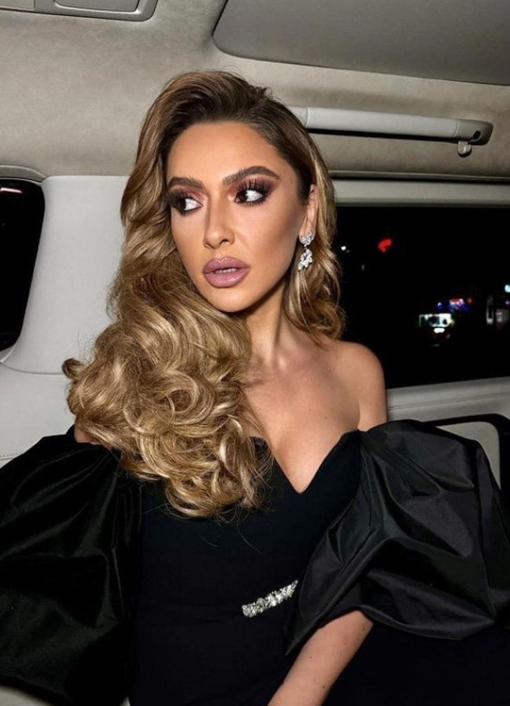 Hadise, Saçlarını Boyatmak İçin Belçika'ya Gitti