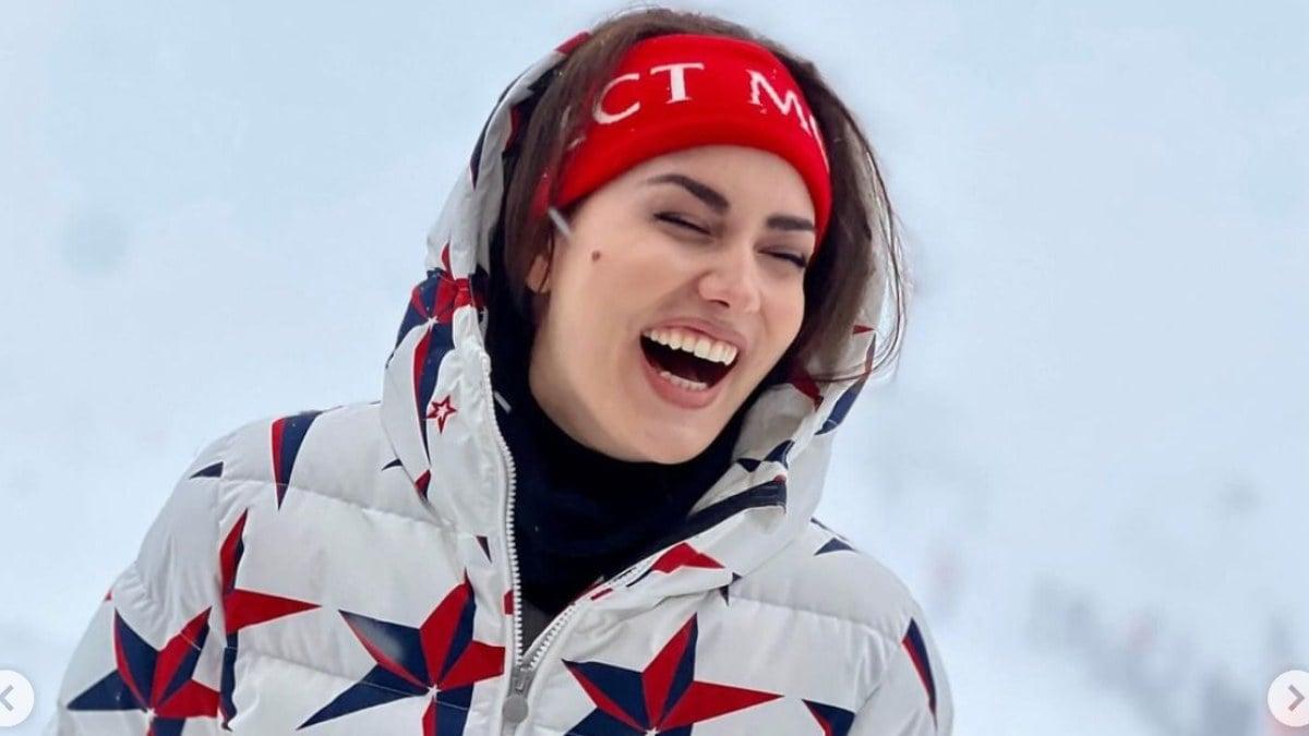 Fahriye Evcen Ve Burak Özçivit'in Kar Tatili Keyfi