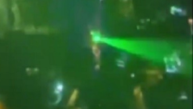 Uçağa Lazer Tutuldu! Yolcu O Anları Kameraya Aldı...