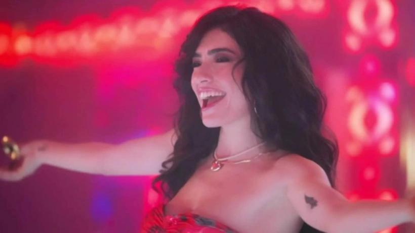 Hazar Ergüçlü, İnci Taneleri Dizisinden Kaç Para Kazanıyor? Pavyon Dansı Olay Olmuştu...