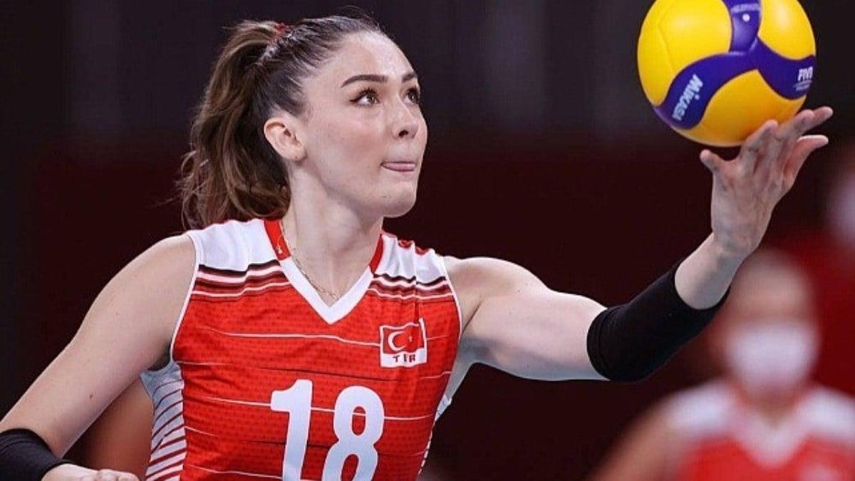 Zehra Güneş İle Beliz Başkır Yılbaşı Pozu Verdi! Giydiği Elbise Büyüledi...