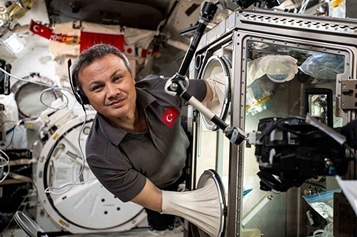 Alper Gezeravcı'nın Tuz Gölü Bitkisi Deneyi Mars'ın Kapılarını Araladı!