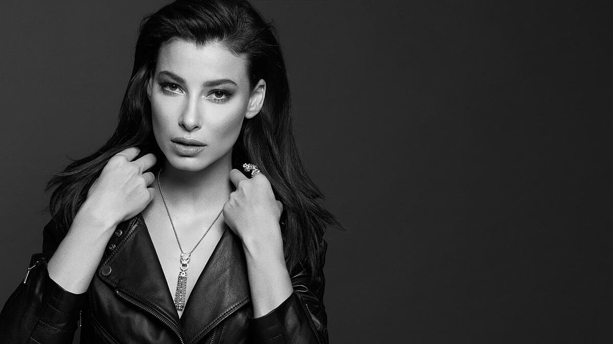 Müjde Uzman Ve Sıla Türkoğlu Kızılcık Şerbeti Dizis Setinden Poz Verdi!