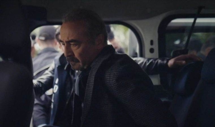 Yılmaz Erdoğan, İnci Taneleri Dizisinde Hatıran Yeter Şarkısını Söyledi! Serkan Kaya Yorumu Olay Oldu…