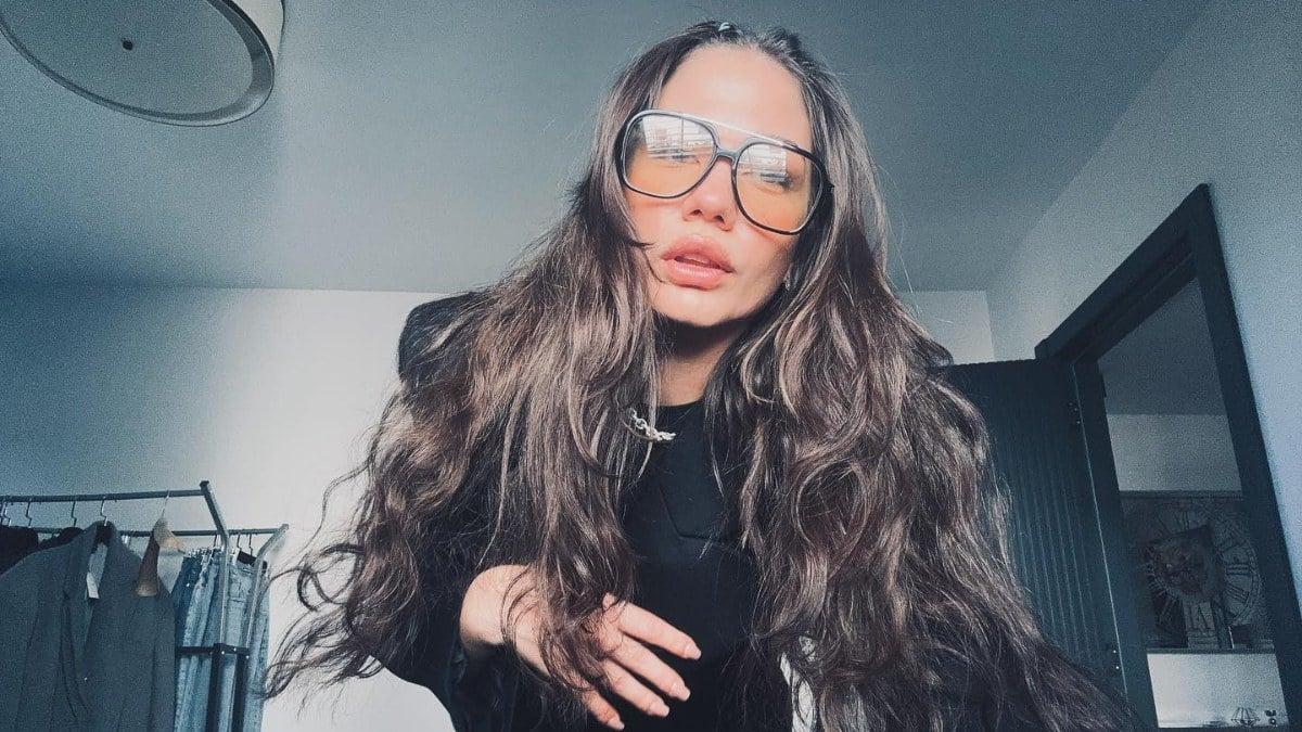 Demet Özdemir'in Giydiği Ceket Fiyatıyla Gündemde!