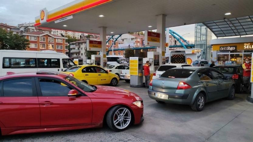 İstanbul'da Motorin 45 Lirayı Buluyor! Benzinliklerde Kuyruk Oluştu...
