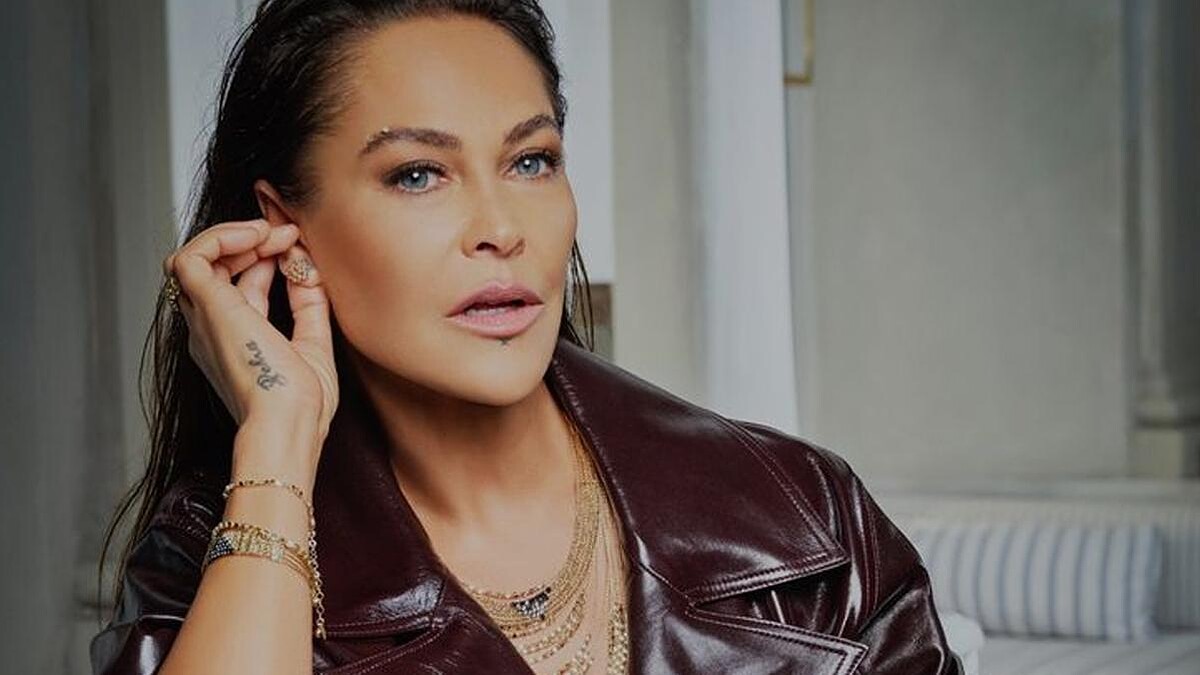 Hülya Avşar Yeni Programıyla Ekranlara Geri Dönüyor