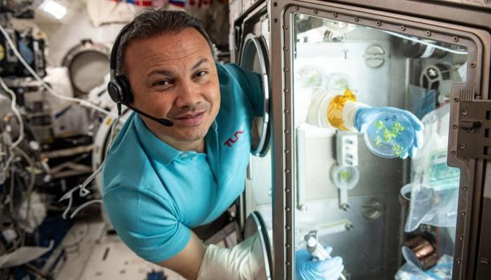 Alper Gezeravcı'nın Tuz Gölü Bitkisi Deneyi Mars'ın Kapılarını Araladı!