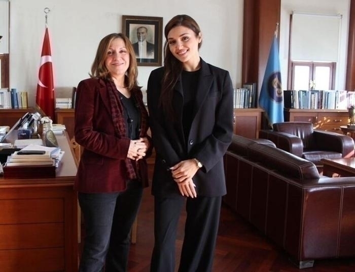 Hande Erçel Hangi Üniversiteye Gidiyor? Hande Erçel, Üniversiteye Geri Döndü!