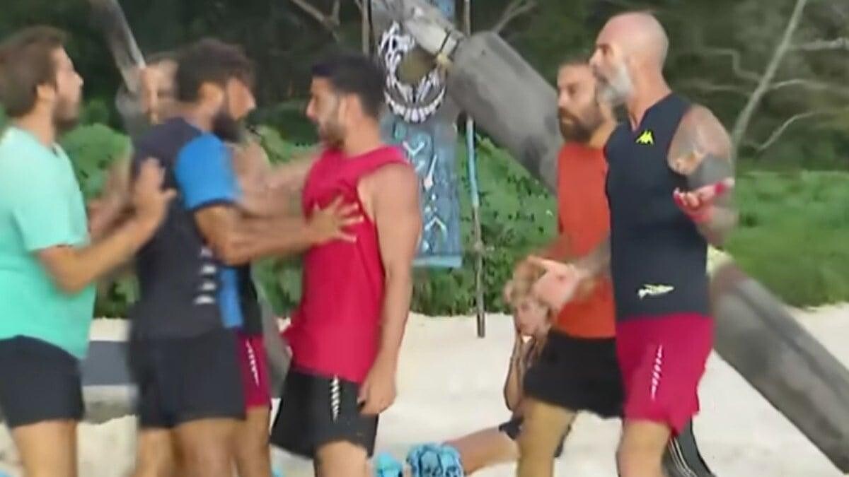 Survivor'da Çıkan Büyük Kavgayı Ekipler Zor Ayırdı! Diskalifiye Olacak Mı?