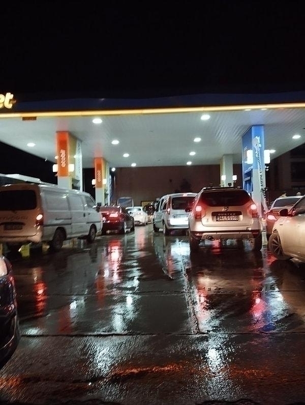 İstanbul'da Motorin 45 Lirayı Buluyor! Benzinliklerde Kuyruk Oluştu...