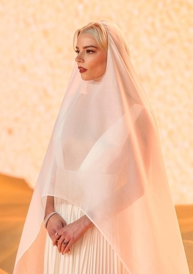 Anya Taylor-joy'un Başörtülü Fotoğrafı Dikkat Çekti!