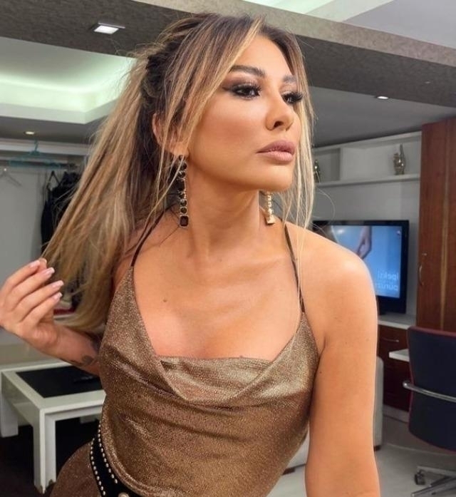 Selen Görgüzel'in 700 Bin Tl'lik Estetik Operasyonu Ve Şarkı Performansı Gündemde