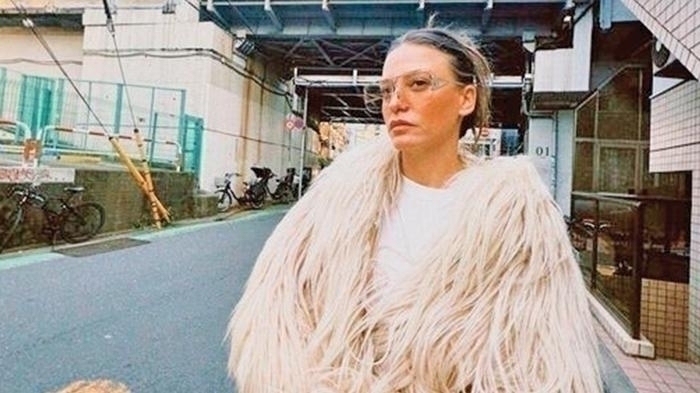 Serenay Sarıkaya Güney Kore'de! Aşk Sorularına Tepkisi…