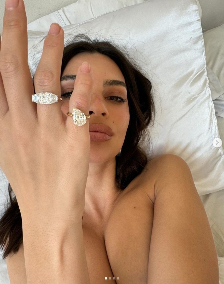 Emily Ratajkowski'nin Boşanma Yüzüğü Trendi Sosyal Medyayı Salladı