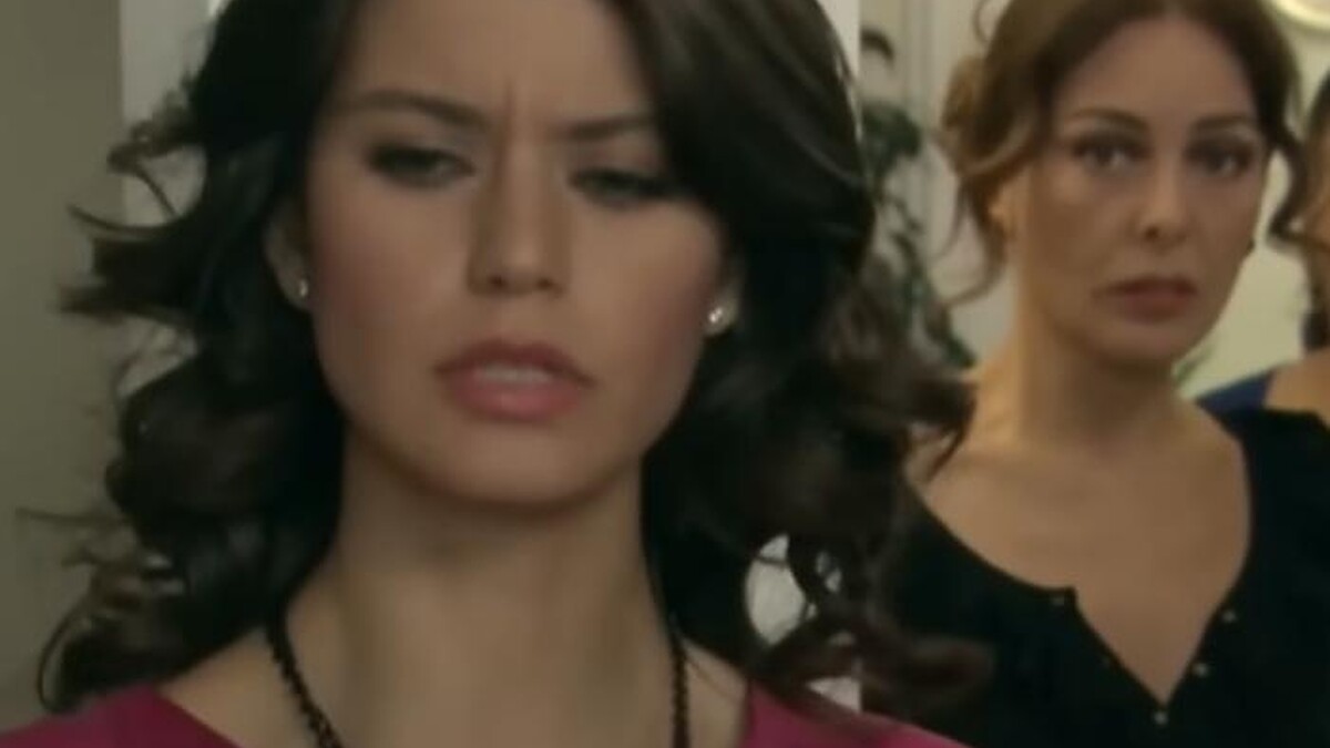 Beren Saat Ve Zerrin Tekindor Yeniden Buluştu!