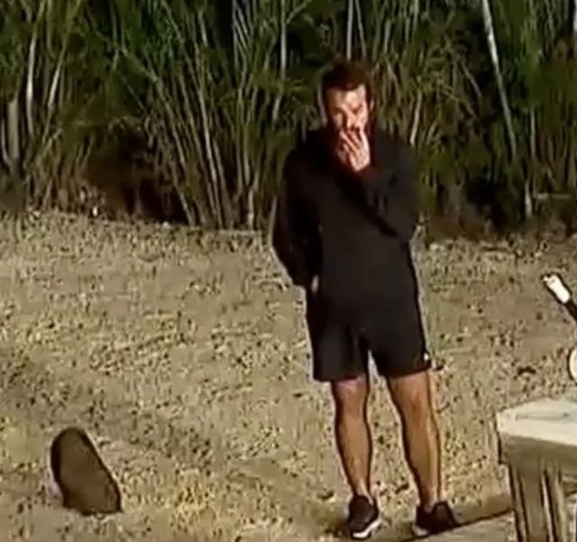 Survivor'da Yemek Skandalı! Hakan Hatipoğlu Gizlice Yemek Yerken Yakalandı