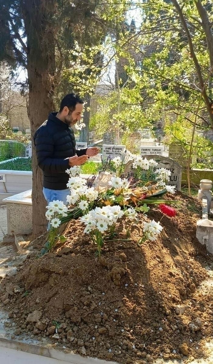 Bahar Öztan'ın Sevenleri Kabri Başında Dualarla Anıldı