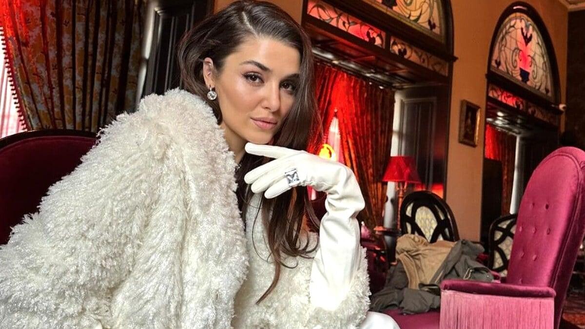 Hande Erçel Ve Arzu Sabancı Aynı Konserde Buluştu