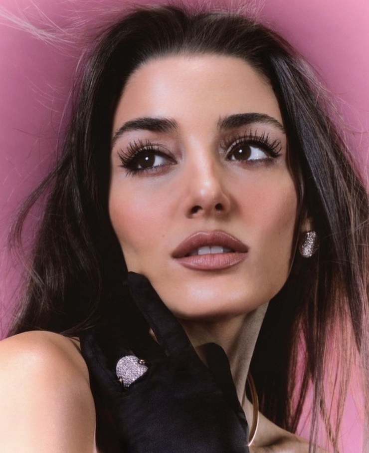 Hande Erçel Ve Arzu Sabancı Aynı Konserde Buluştu