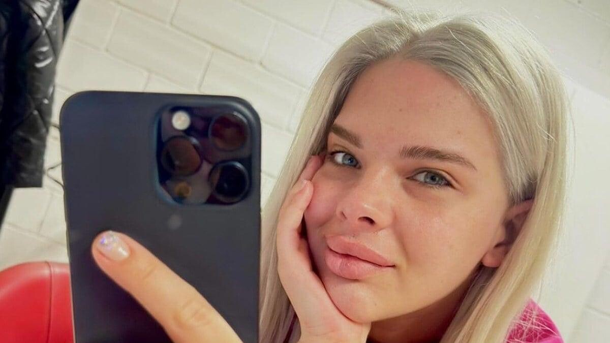 Damla Ersubaşı'nın Başörtülü Pozları Gündem Oldu