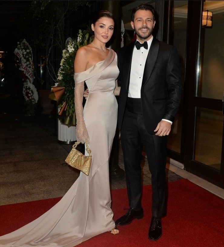 Hande Erçel Ve Hakan Sabancı Evlilik Hazırlıklarına Devam Ediyor