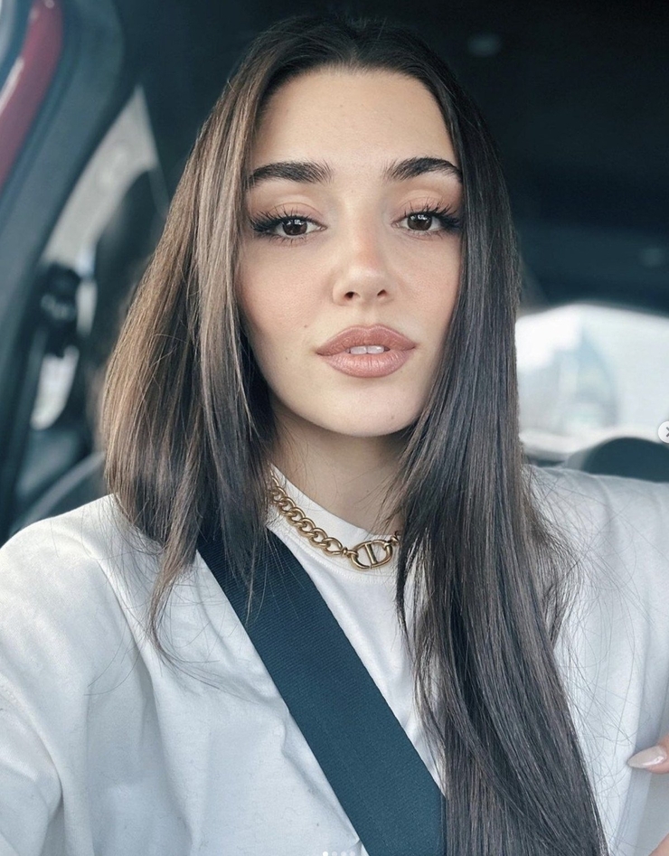 Hande Erçel Ve Arzu Sabancı Aynı Konserde Buluştu