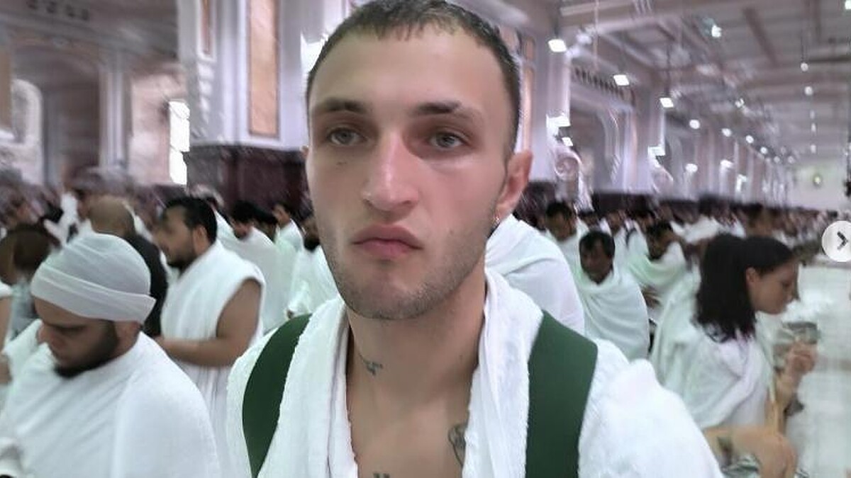 Anwar Hadid Umre Ziyaretini Paylaştı