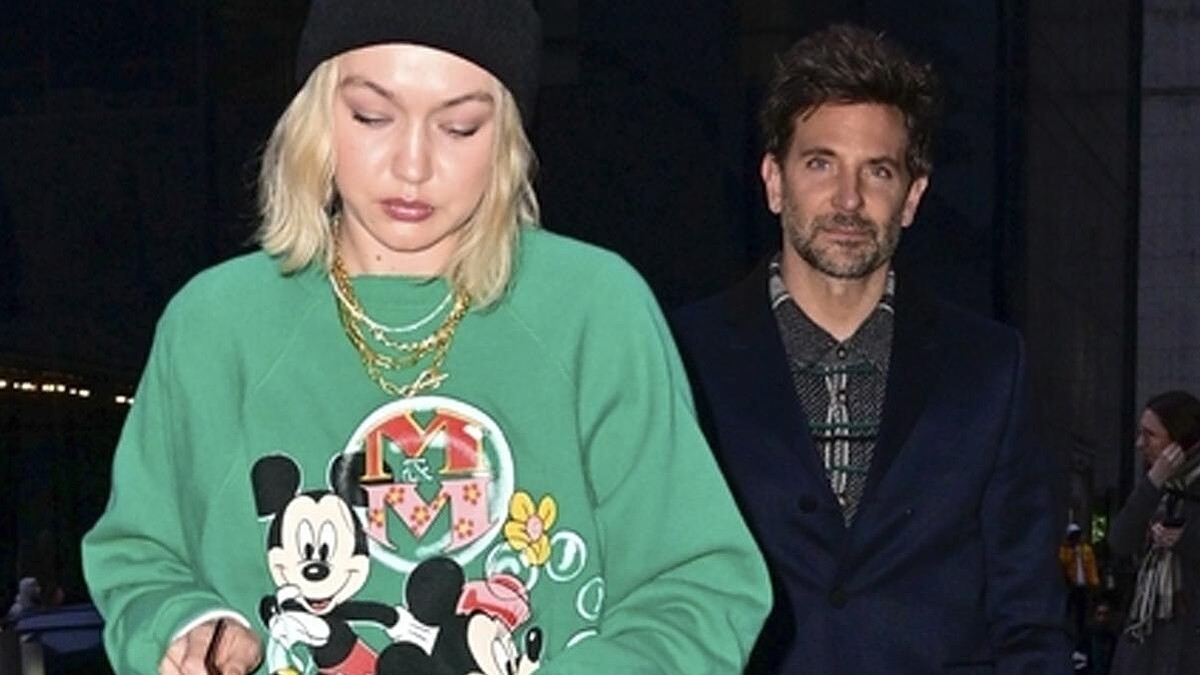 Bradley Cooper Ve Gigi Hadid'in Romantik Yürüyüşü