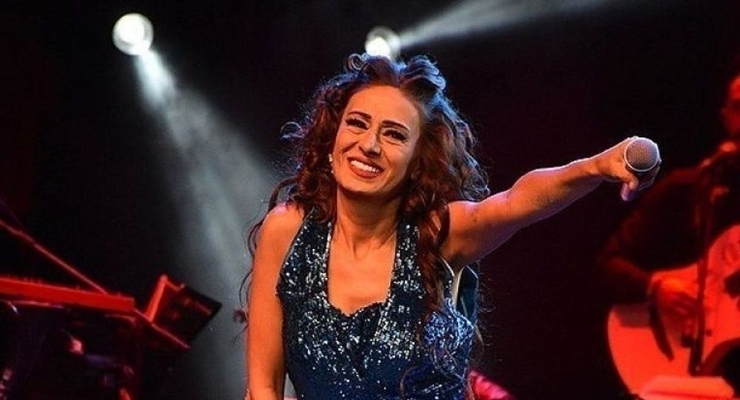 Ünlü Şarkıcı Yıldız Tilbe Emekli Maaşını Eleştirdi