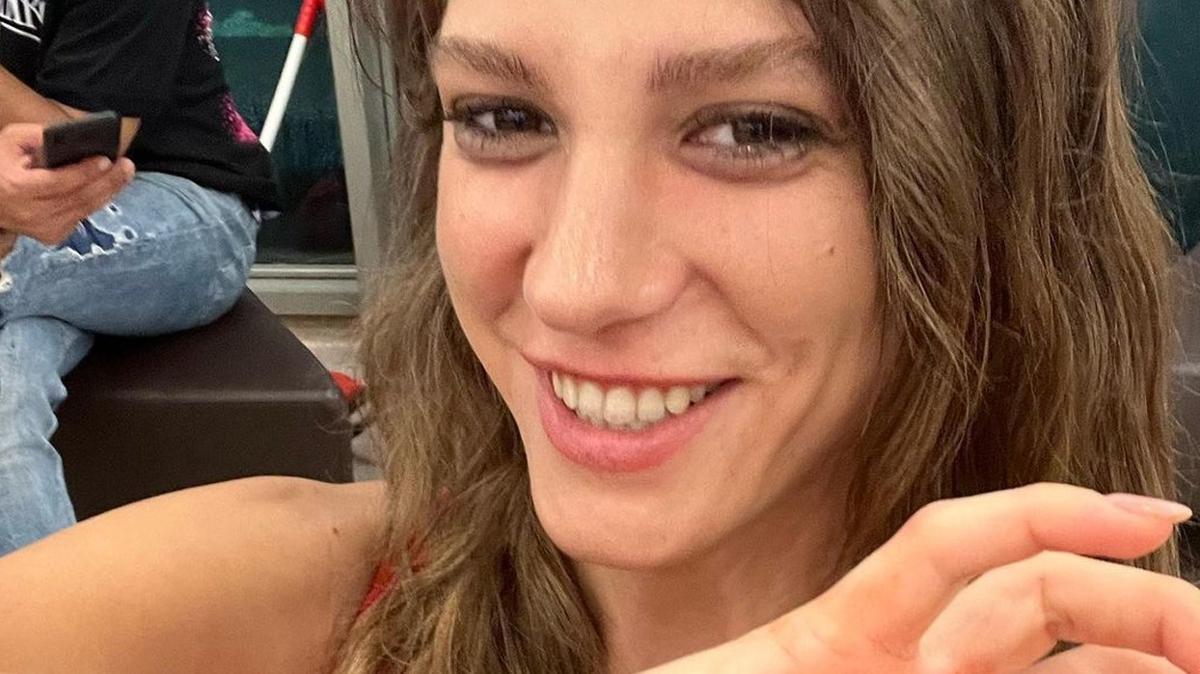 Serenay Sarıkaya'nın Takip Listesi Ve Sosyal Medyada Trend Olan Tarzı