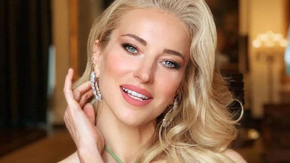 Burcu Esmersoy'un Saat Koleksiyonu Dudak Uçuklatıyor!