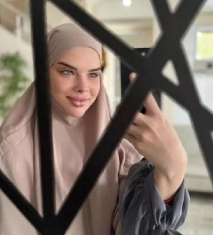 Damla Ersubaşı'nın Başörtülü Pozları Gündem Oldu