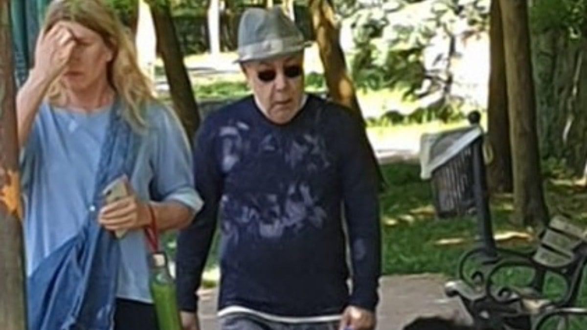 Biricik Suden Spora Odaklanıyor Ve Parti Makyajıyla Şaşırtıyor