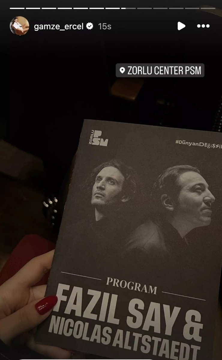 Hande Erçel Ve Arzu Sabancı Aynı Konserde Buluştu