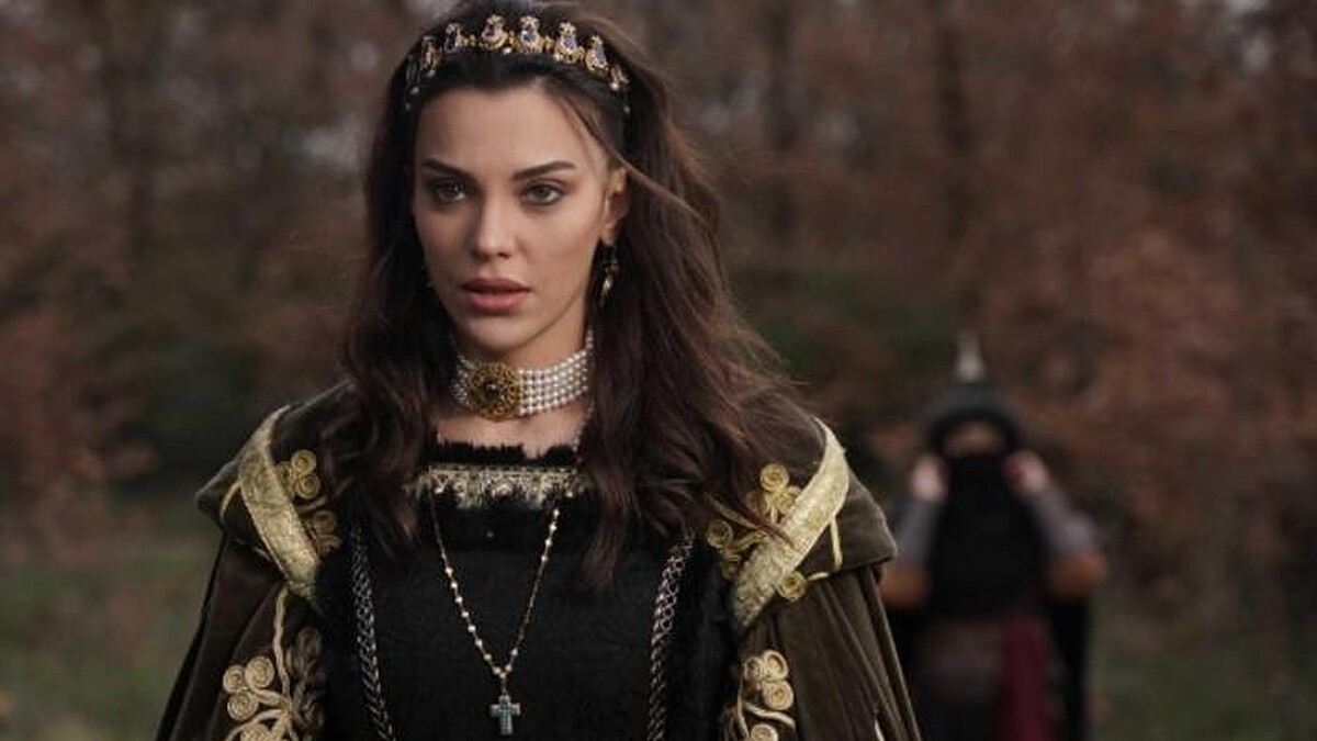 Tuvana Türkay'ın Doğal Güzelliği Gündemde