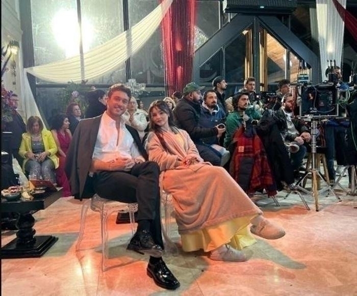 Onur Seyit Yaran, Nazan Kesal Ve Özge Özder'den Eğlenceli Set Pozları