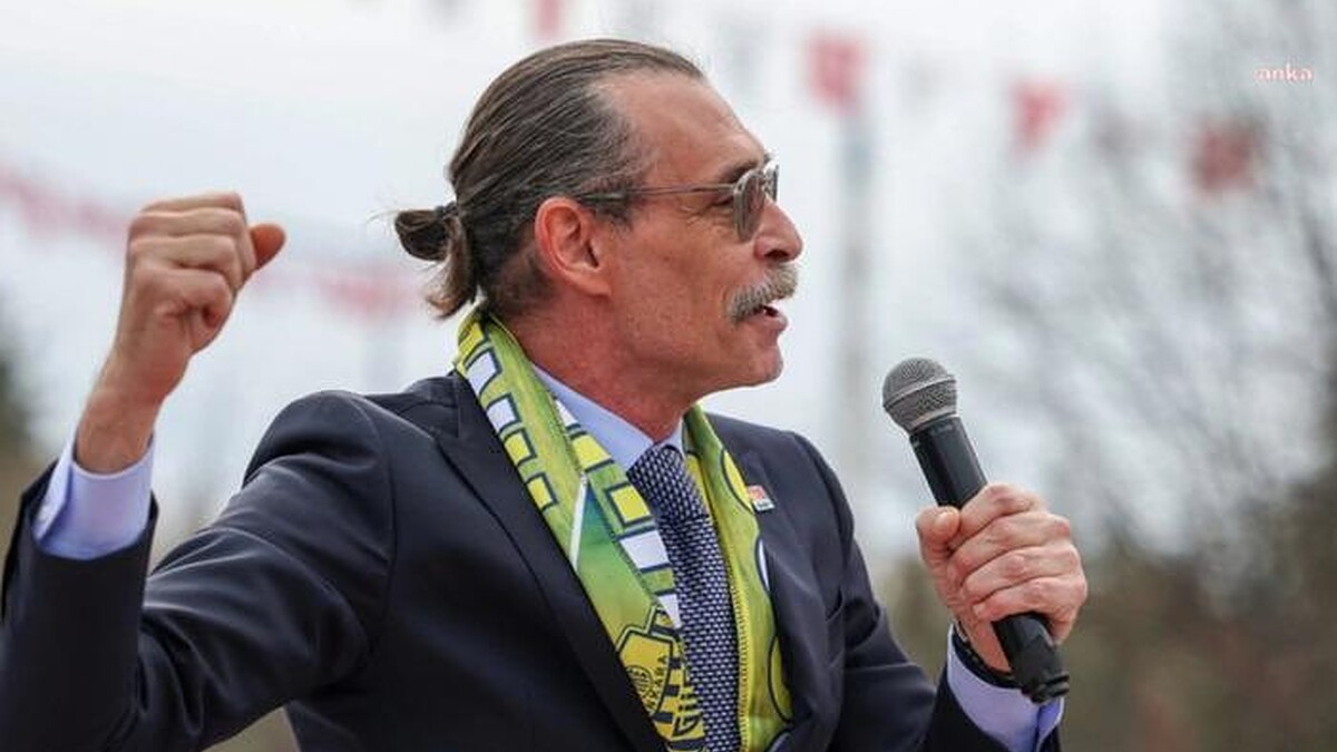 Erdal Beşikçioğlu: Belediye Başkanı Ve Tiyatro Oyuncusu!